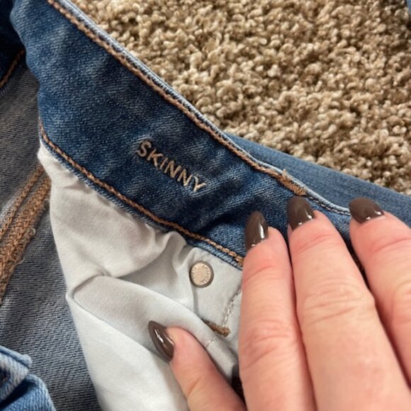 American Eagle Next Level Stretch - 4 SHORT - Picture 2 of 4